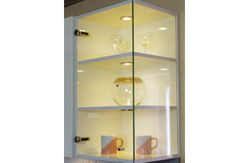 Abschluß- Oberschrank mit Glastür und Sichtseite aus Glas
